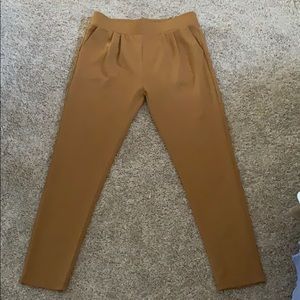 Caramel elastic waist straight leg dress pants